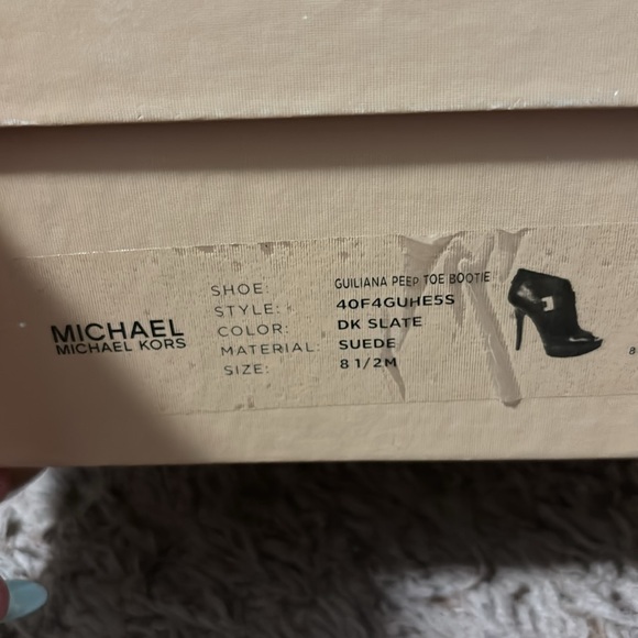 Elegant booties - Picture 4 of 6